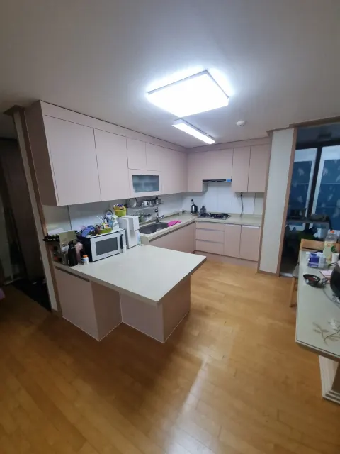 부천 주방 싱크대리폼 상하부장 필름 작업 다른 각도